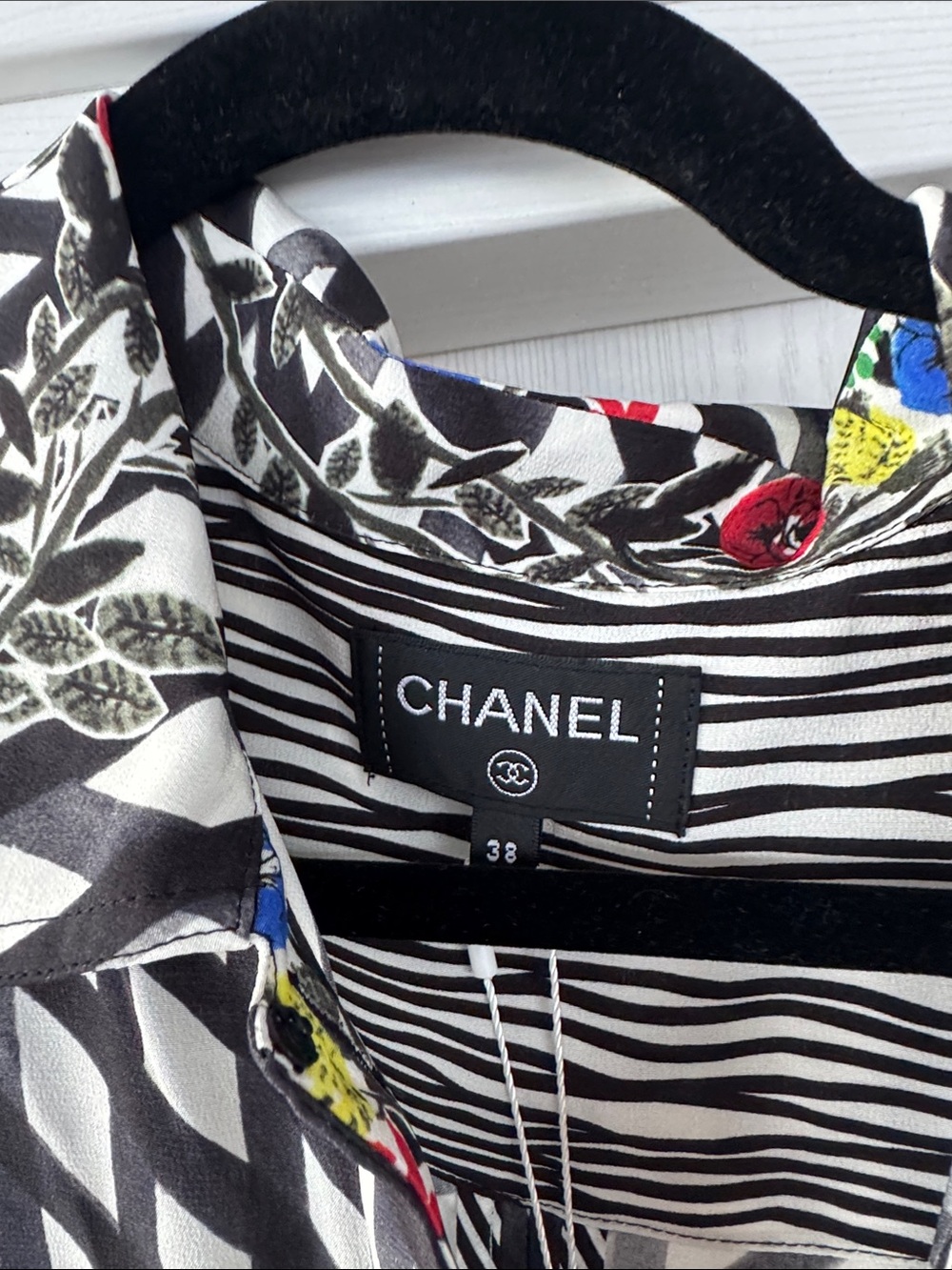 CHANEL Black & White Geometric Floral Shirt - Picture 3 of 9